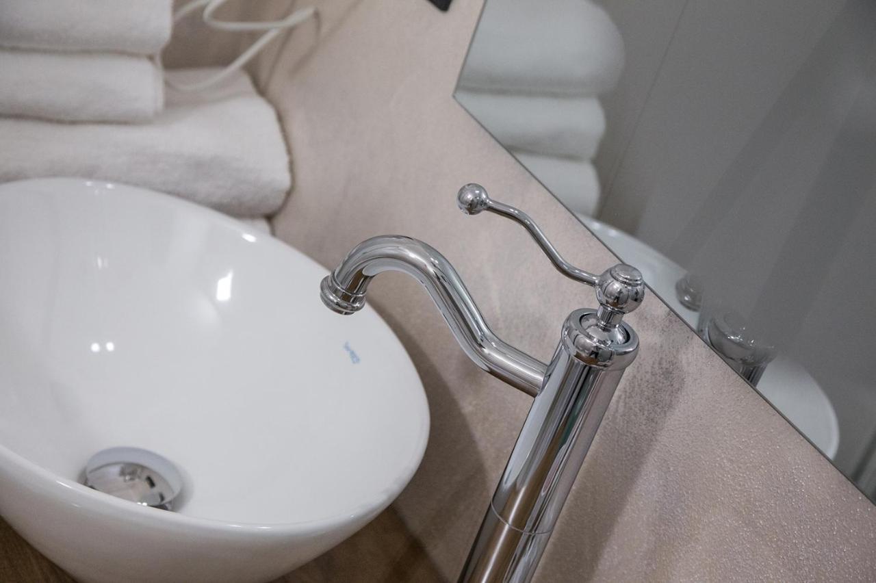 Aurelia Luxury - Piazza Delle Erbe Hotell Verona Exteriör bild