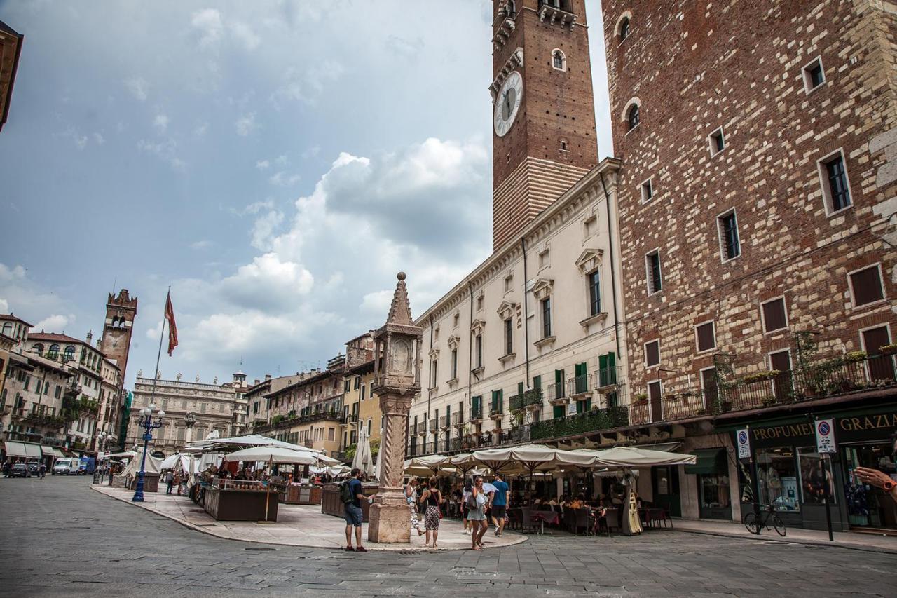 Aurelia Luxury - Piazza Delle Erbe Hotell Verona Exteriör bild