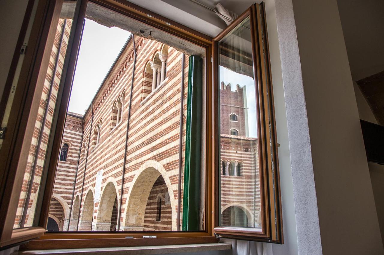 Aurelia Luxury - Piazza Delle Erbe Hotell Verona Exteriör bild