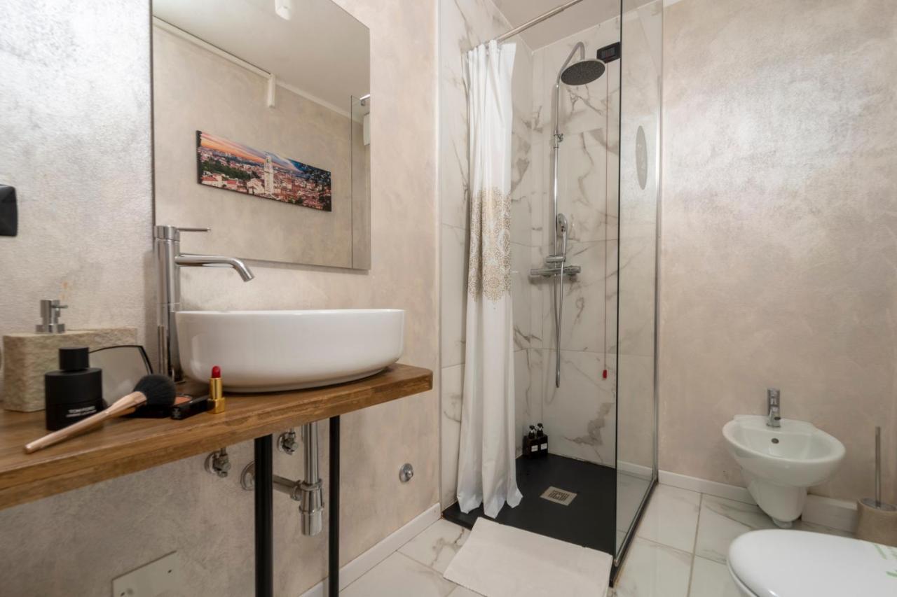 Aurelia Luxury - Piazza Delle Erbe Hotell Verona Exteriör bild