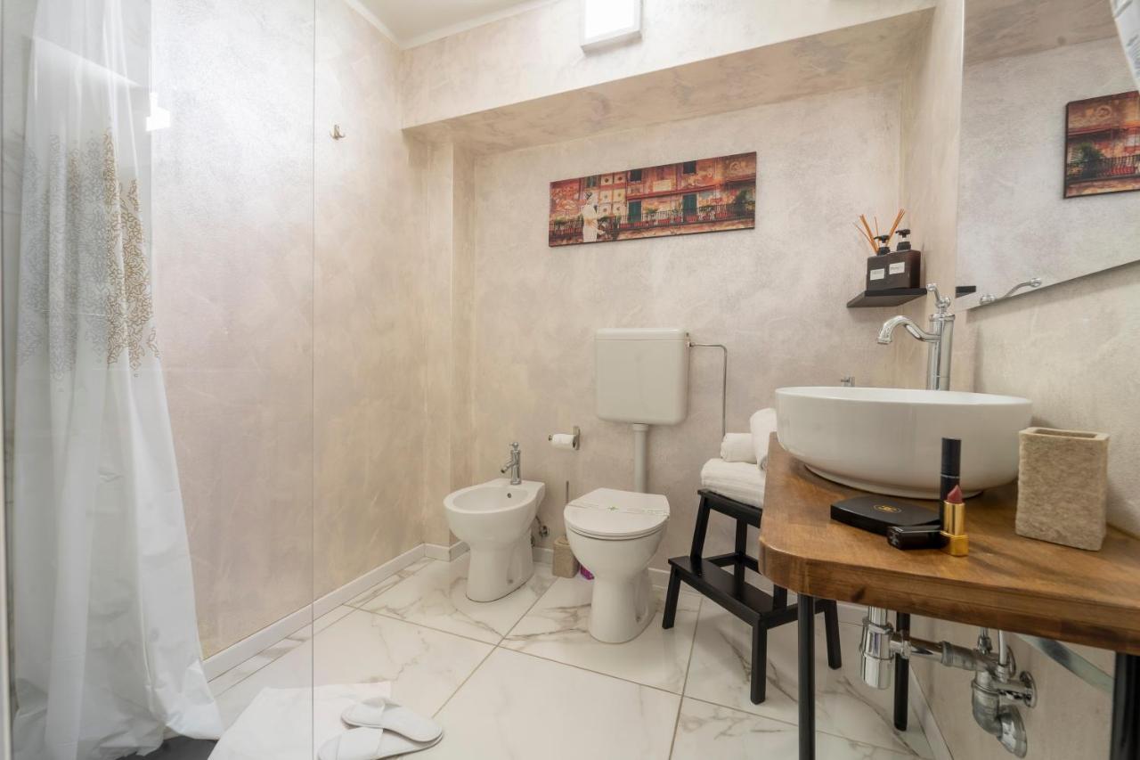 Aurelia Luxury - Piazza Delle Erbe Hotell Verona Exteriör bild